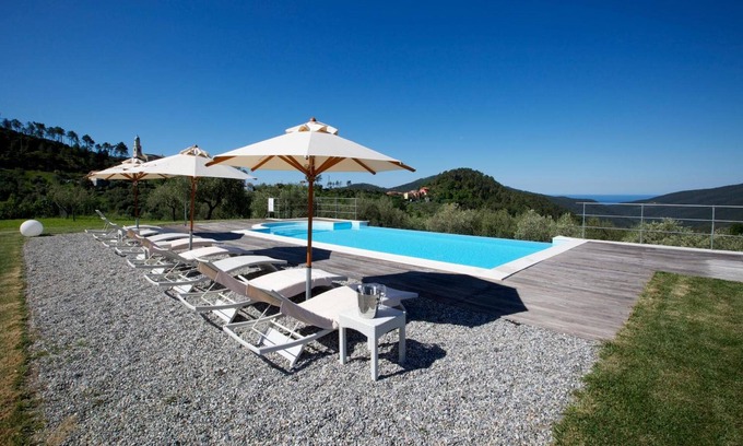 Deiva Marina Apartment | Apartment 'Leccino' with Mountain View, Wi-Fi and Air Conditioning