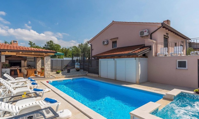Nova Vas Apartment | Apartment Leon with Private Pool and Garden