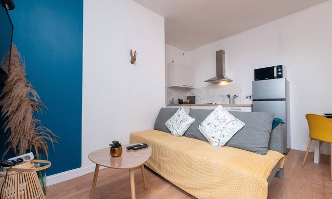 Lorient Apartment | Apartment 'Lorient T2, City Center, Train Station' with Wi-Fi - Breizh Key