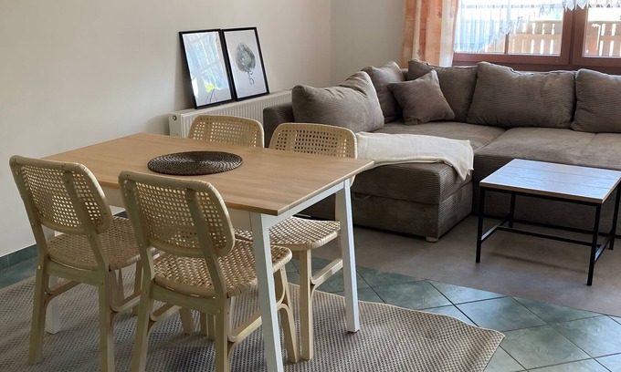 Frauendorf Apartment | Apartment 'Louisenteich' with Balcony and Wi-Fi