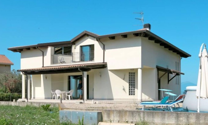 Tortoreto Apartment | Apartment Lucio in Tortoreto Lido - 6 persons, 3 bedrooms