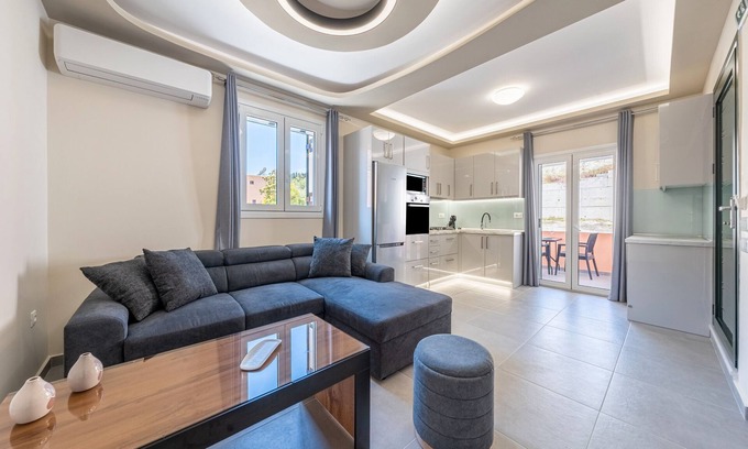 Sidari Apartment | Apartment 'Luxury Stay' with Mountain View, Wi-Fi and Air Conditioning