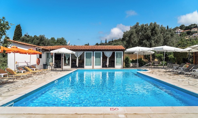 Sarlata Apartment | Apartment 'Marketos Maisonette 4pax' with Mountain View, Wi-Fi and Air Conditioning