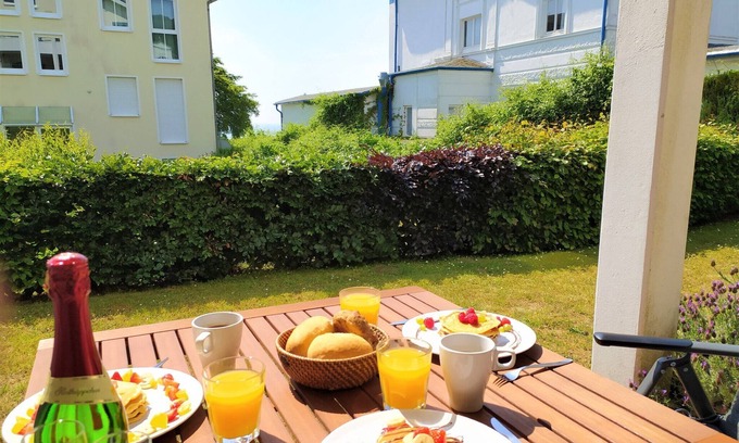 Sassnitz Apartment | Apartment 'Meeresbucht' with Sea View, Private Terrace and Wi-Fi