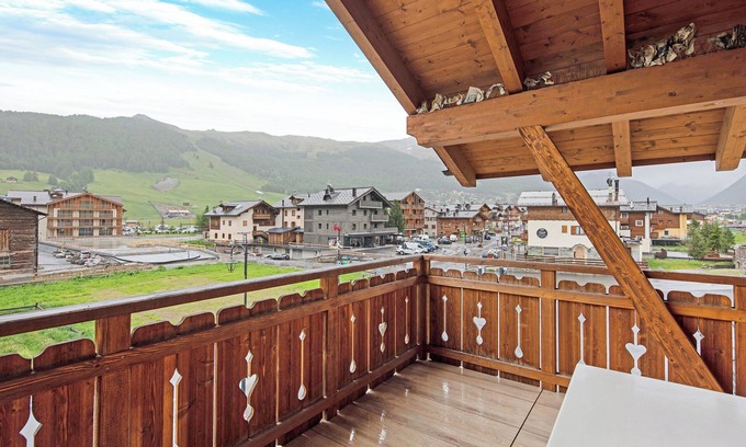 Livigno Apartment | Apartment 'Miky House Valandrea' with Mountain View, Balconies and Wi-Fi