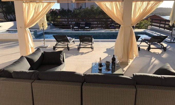 Okrug Gornji Apartment | Apartment Miroslava - with pool: A3(2+1) - Okrug Gornji, Island Ciovo, Croatia