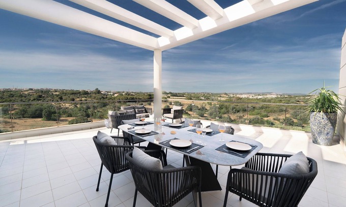 Montechoro Apartment | Apartment 'Monte Da Eira - Sunset' with Shared Pool, Wi-Fi and Air Conditioning