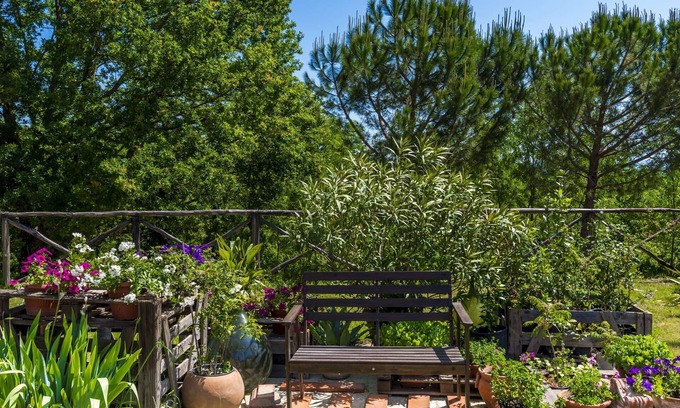 Laterina Apartment | Apartment near Arezzo with on-site restaurant and pool
