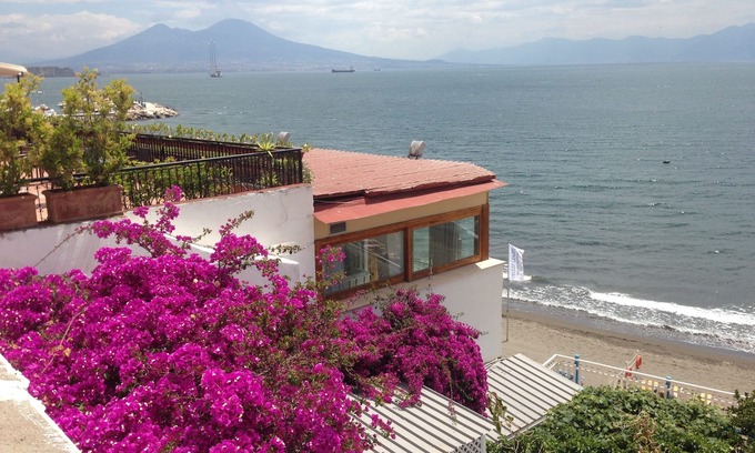 Naples City Centre Apartment | Apartment near the Cathedral of Naples