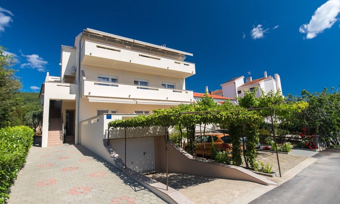 Punat Apartment | Apartment Nikola with Balcony