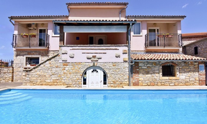 Tar-Vabriga Apartment | Apartment NOEMI1 Poreč-Tar with swimming pool, games room, barbecue, balcony, Wi-Fi