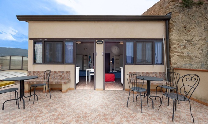 Ficarra Apartment | Apartment 'Numero 7' with Shared Terrace, Wi-Fi and Air Conditioning