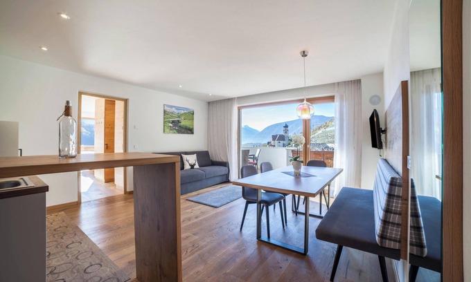 Rifiano Apartment | Apartment Oberegghof Ifinger with Mountain View and Wi-Fi