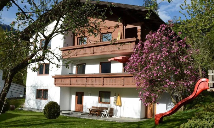Stumm Apartment | Apartment on the middle floor, large terrace to the south & garden Rudolf Steiner house
