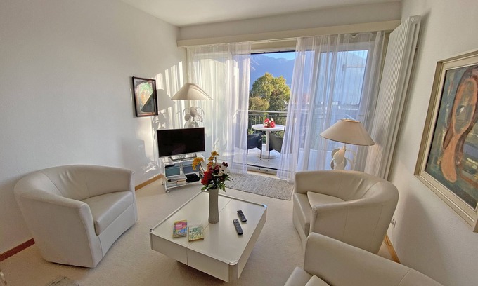 Minusio Apartment | Apartment on the top floor of a well-kept apartment building with indoor swimming pool.