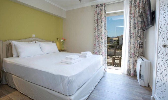 Nidri Apartment | Apartment 'One-Bedroom Suite B' with Balcony and Air Conditioning