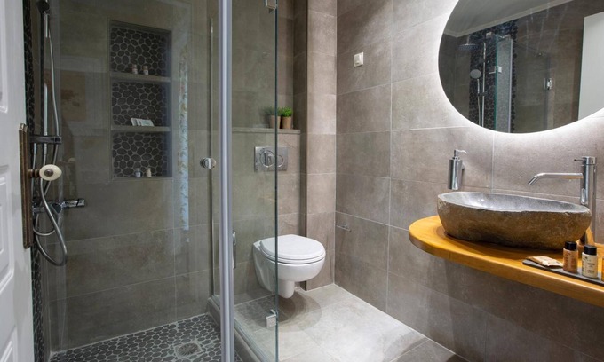 Nidri Apartment | Apartment 'One-Bedroom Suite C' with Balcony and Air Conditioning