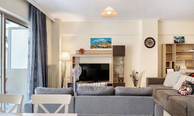 Athens Apartment | Apartment 'Pallada' with Balcony, Wi-Fi and Air Conditioning