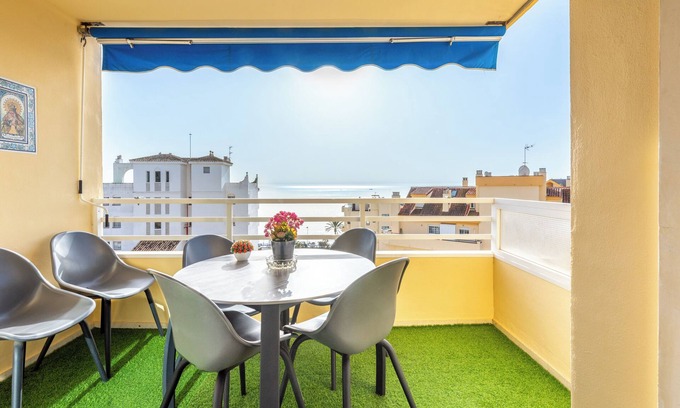 Benalmadena Costa Apartment | Apartment "Paradise" on the Beach with Pool, Tennis Court, Terrace & Wi-Fi