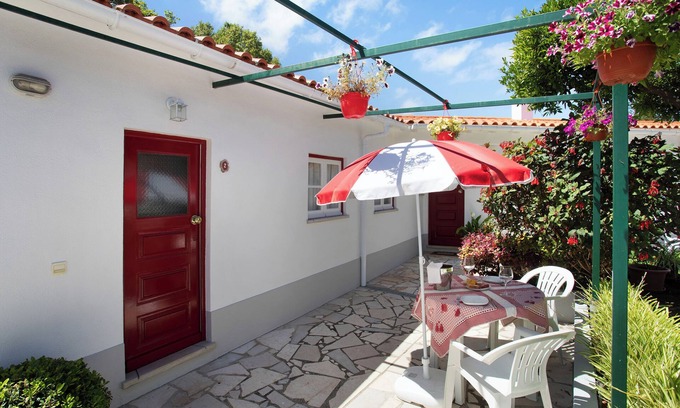 Banzao Apartment | Apartment 'Páteo Da Várzea 2' with Shared Garden and Wi-Fi