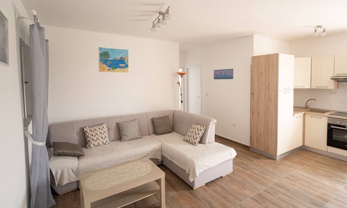 Sibenik Apartment | Apartment Pave and Ema apartman (95901-A1) - Konjevrate
