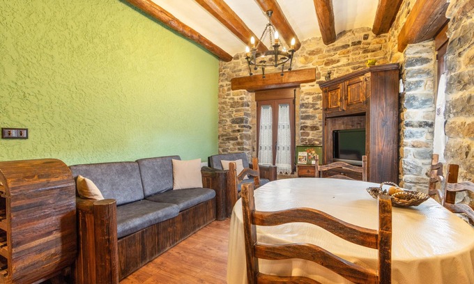 Borrastre Apartment | Apartment 'Peña Roya' with Mountain View, Shared Garden and Wi-Fi