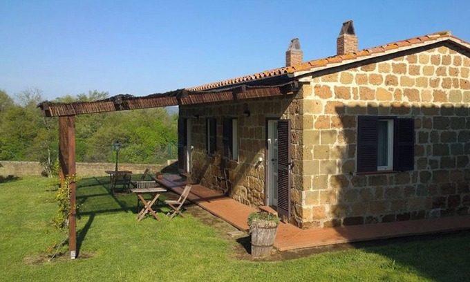 Sorano Apartment | Apartment 'Pollaio' with Shared Pool, Private Terrace and Shared Garden