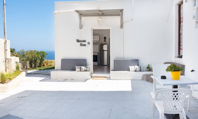 Vourvoulos Apartment | Apartment 'Psarrou Residence' with Sea View, Wi-Fi and Air Conditioning