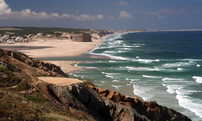 Sao Martinho do Porto Apartment | Apartment with pool, unlimited WiFi, short walk to beach Sao Martinho do Porto