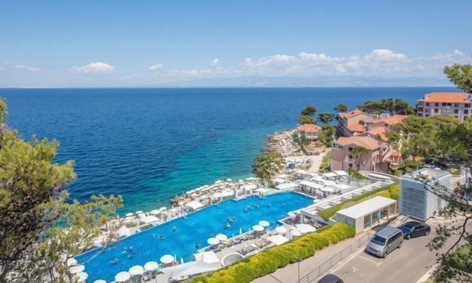 Veli Losinj Apartment | Apartment Punta in Veli Losinj with pools