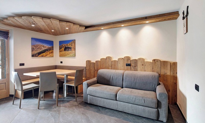 Livigno Apartment | Apartment 'Rasia Residence Relax' with Mountain View, Shared Garden and Wi-Fi