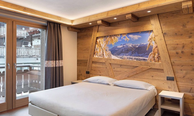 Livigno Apartment | Apartment 'Rasia Residence Relax' with Mountain View, Shared Garden and Wi-Fi