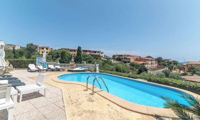Luddui Apartment | Apartment 'Rifugio Sul Mare' with Sea View, Wi-Fi and Air Conditioning