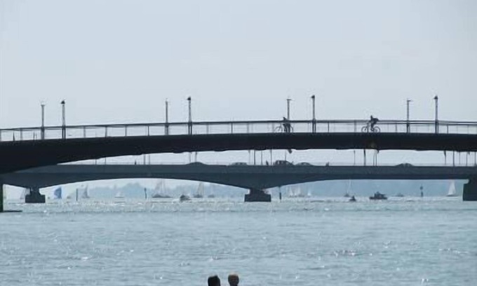 Petershausen-West Apartment | Apartment right on the Seerhein Holidays right on the water