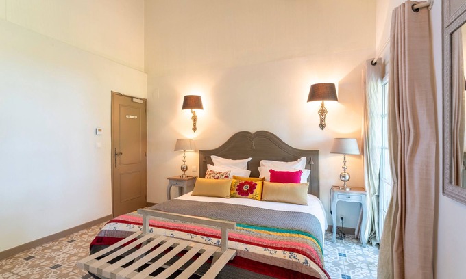 Saint-Andiol Apartment | Apartment 'Rosalie' with Shared Garden, Wi-Fi and Air Conditioning