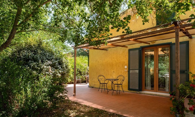 Capalbio Apartment | Apartment 'Rosaspina - 7' with Shared Pool, Shared Terrace and Air Conditioning