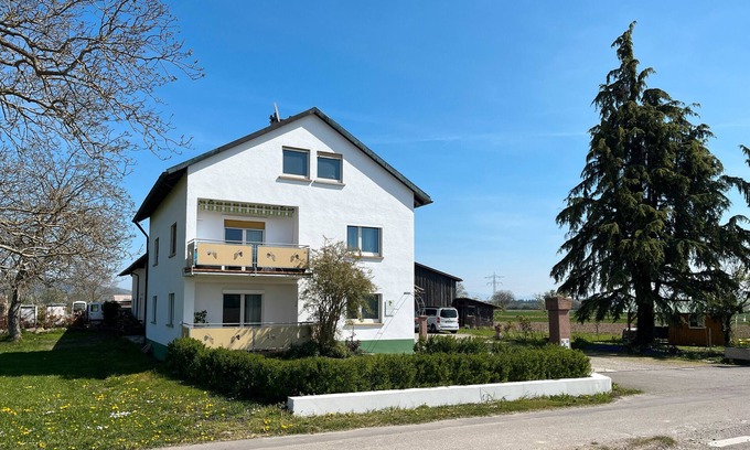 Breisach Apartment | Apartment 'Schwarzwaldblick' with Private Terrace, Private Garden and Wi-Fi