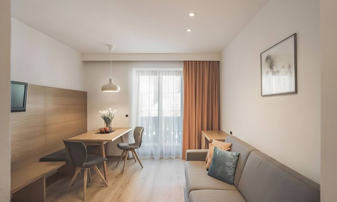 Silandro Apartment | Apartment 'Schnatzhof Typ A8' with Mountain View, Shared Pool and Wi-Fi