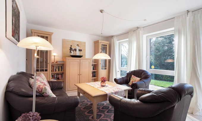 Vogt Apartment | Apartment 'Schoeneberg' with Private Terrace, Private Garden and Wi-Fi