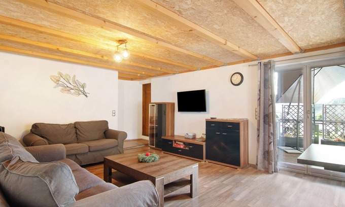 Espasingen Apartment | Apartment 'Schönfeld' with Private Terrace and Wi-Fi
