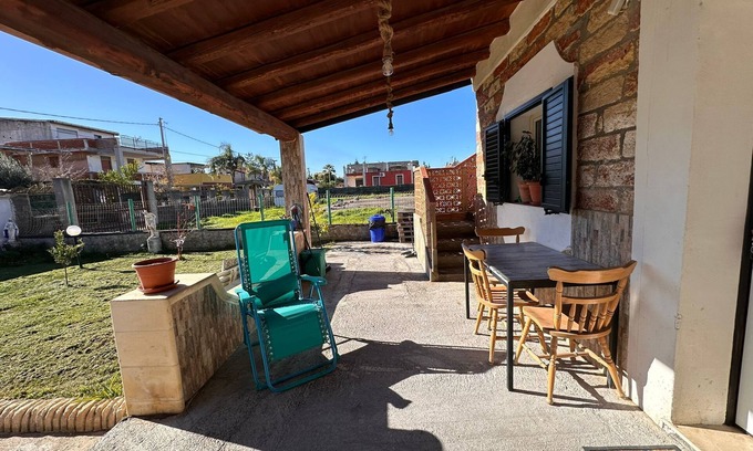 Agnone Bagni Apartment | Apartment 'Serena A Due Passi Dal Mare' with Shared Garden, Wi-Fi and Air Conditioning