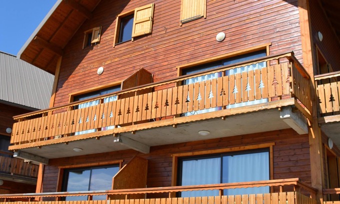 Reallon Apartment | apartment sleeps 6 near the slopes beautiful view of the valley