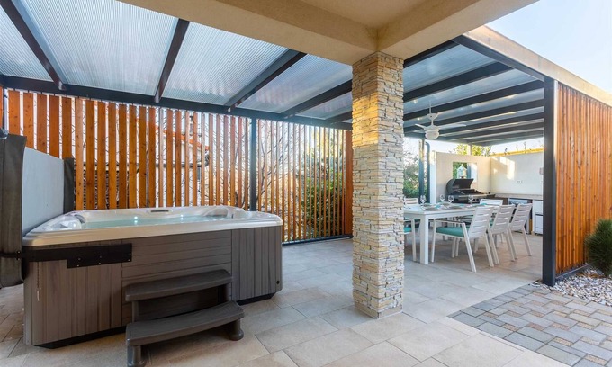 Soline Apartment | Apartment Solinar with Jacuzzi, near the sandy beach