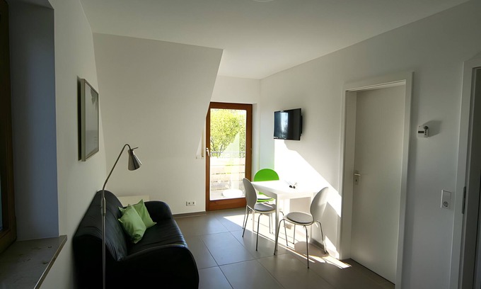 Iznang Apartment | Apartment 'Sonnendeck mit Balkon' with Lake View, Shared Terrace and Wi-Fi