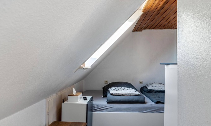 Ludwigsburg Apartment | Apartment 'Storchennest' with Wi-Fi