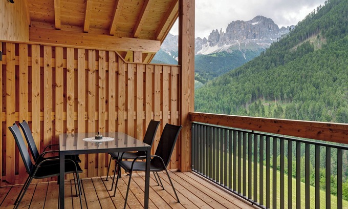 San Cipriano Apartment | Apartment 'Striona' with Mountain View, Shared Terrace and Wi-Fi