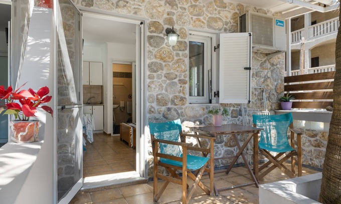 Panormos Apartment | Apartment 'Studio 8' with Mountain View, Wi-Fi and Air Conditioning