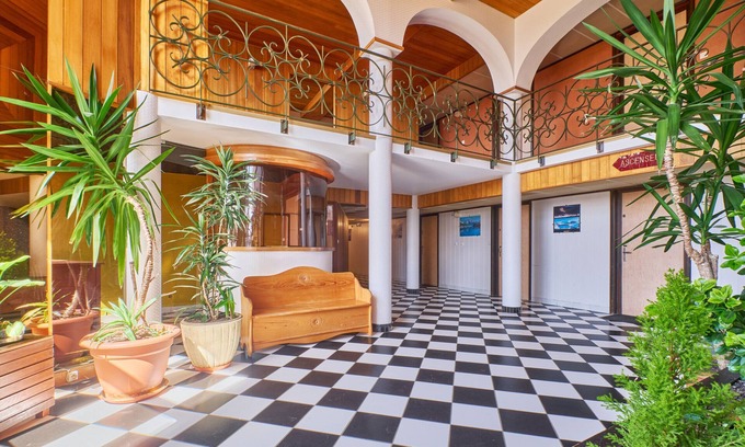 Eclose-Est Apartment | Apartment "Studio au Pied des Pistes" with Private Garden & Wi-Fi
