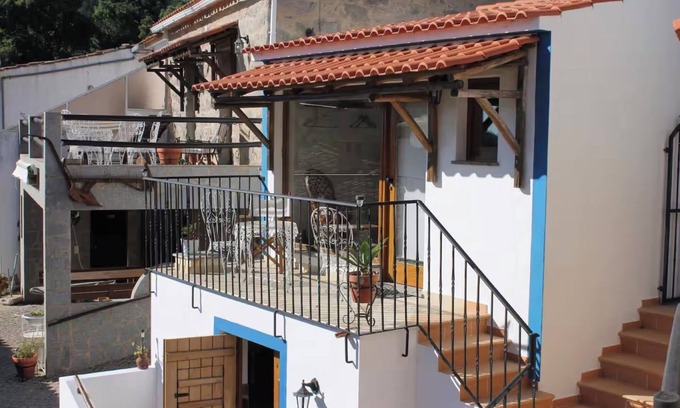 Monchique Apartment | Apartment 'Suíte' with Shared Garden, Wi-Fi and Air Conditioning