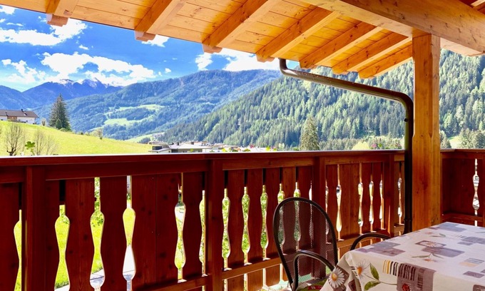 Mareta Apartment | Apartment 'Sunny' with Mountain View, Shared Pool and Wi-Fi
